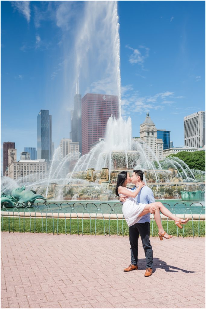 Buckingham Fountain engagement pictures